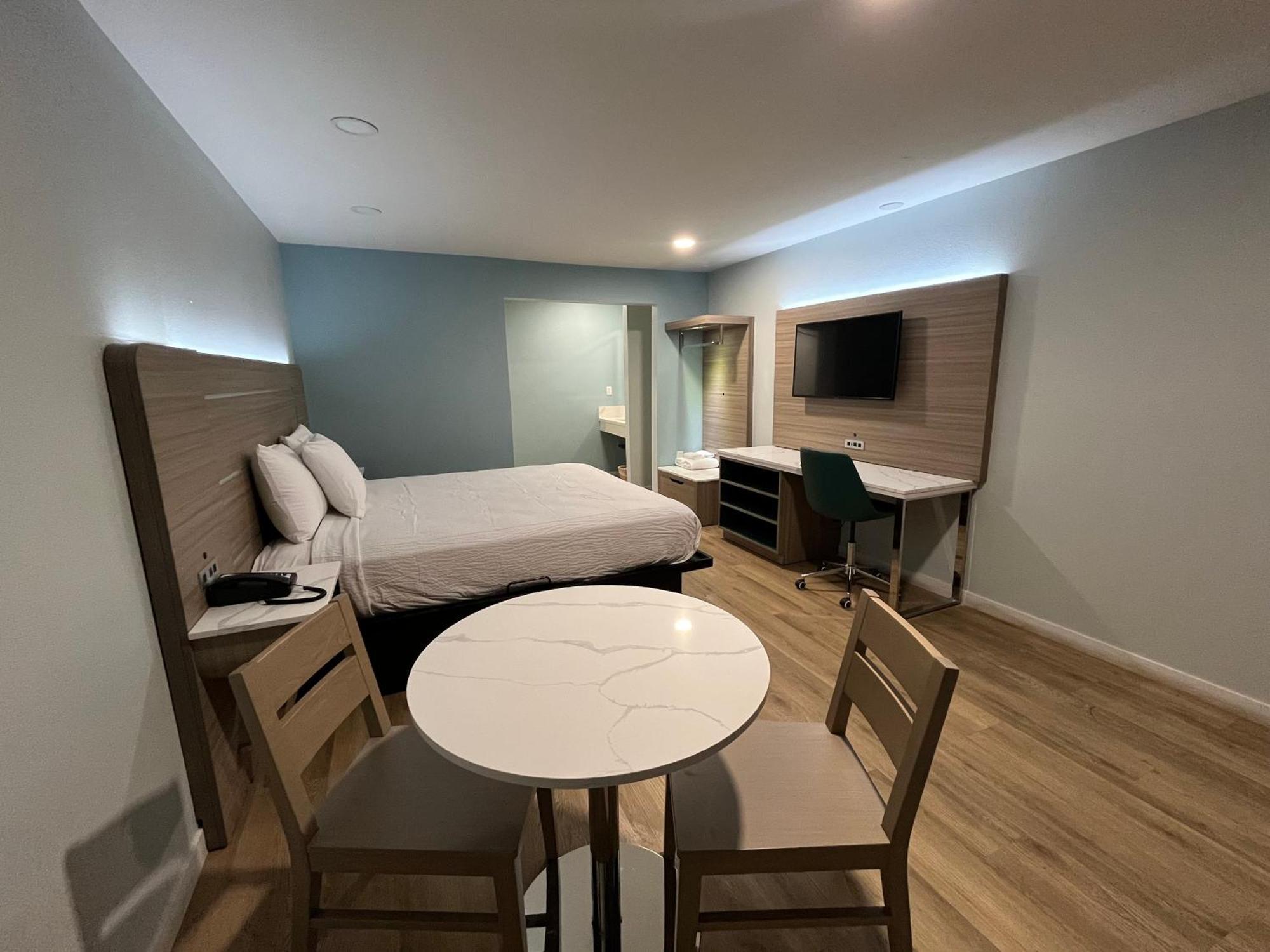 Travelodge By Wyndham Fairplex Motel 2*