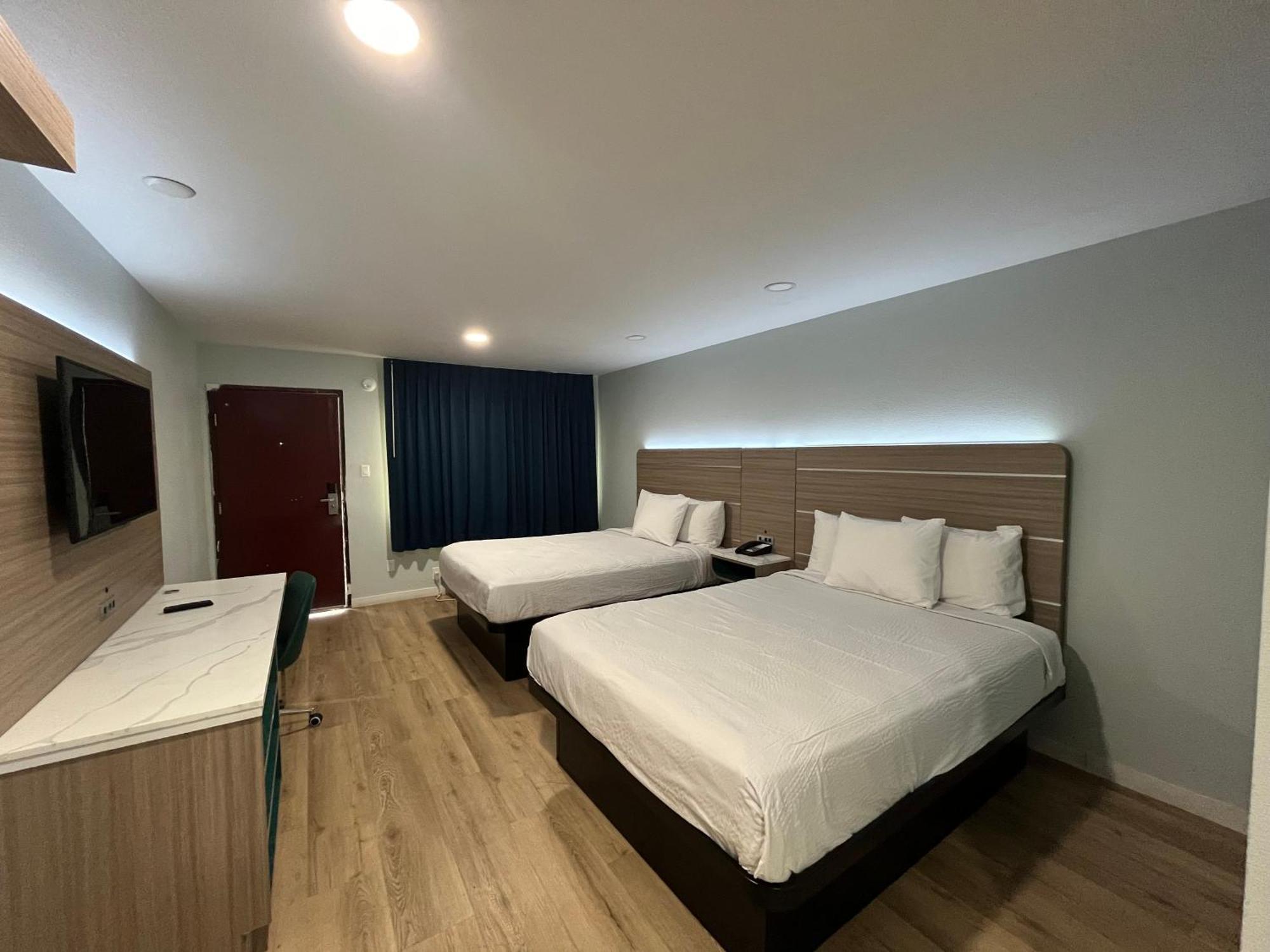 Travelodge By Wyndham Fairplex Motel