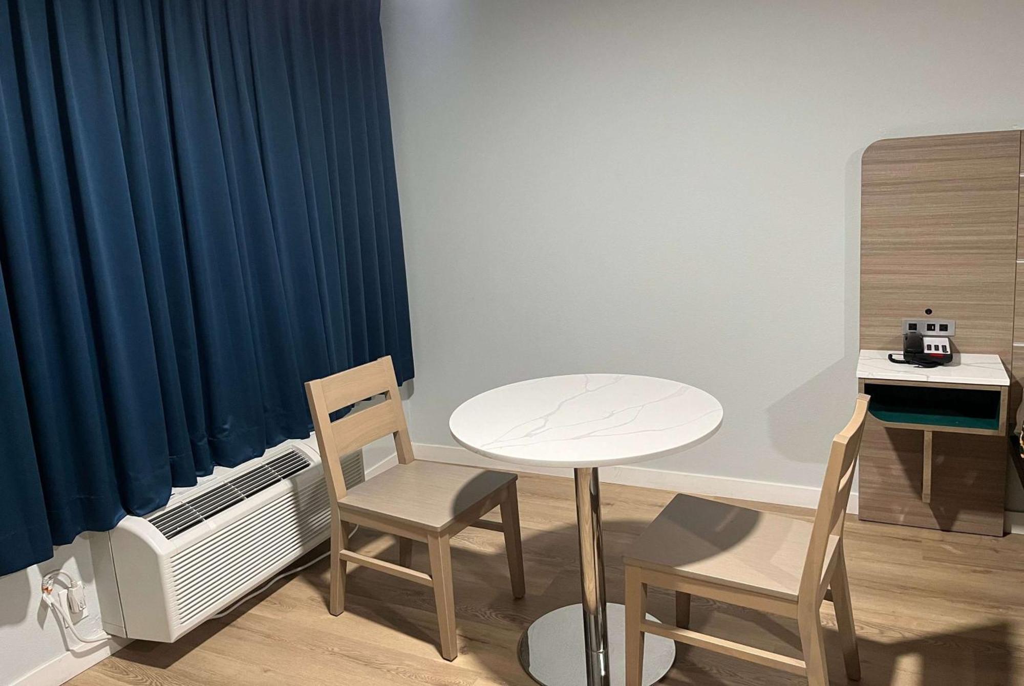 Travelodge By Wyndham Fairplex Motel