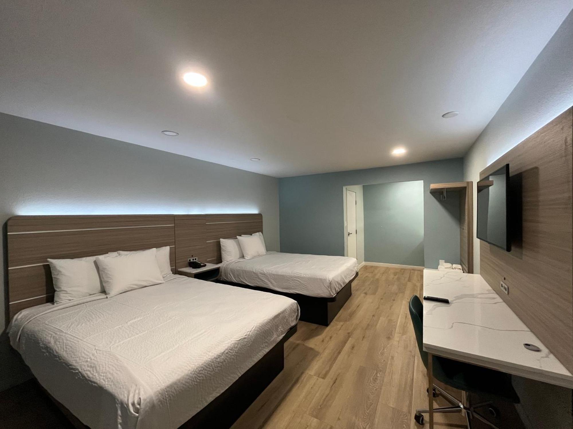 Motel Travelodge By Wyndham Fairplex 2*
