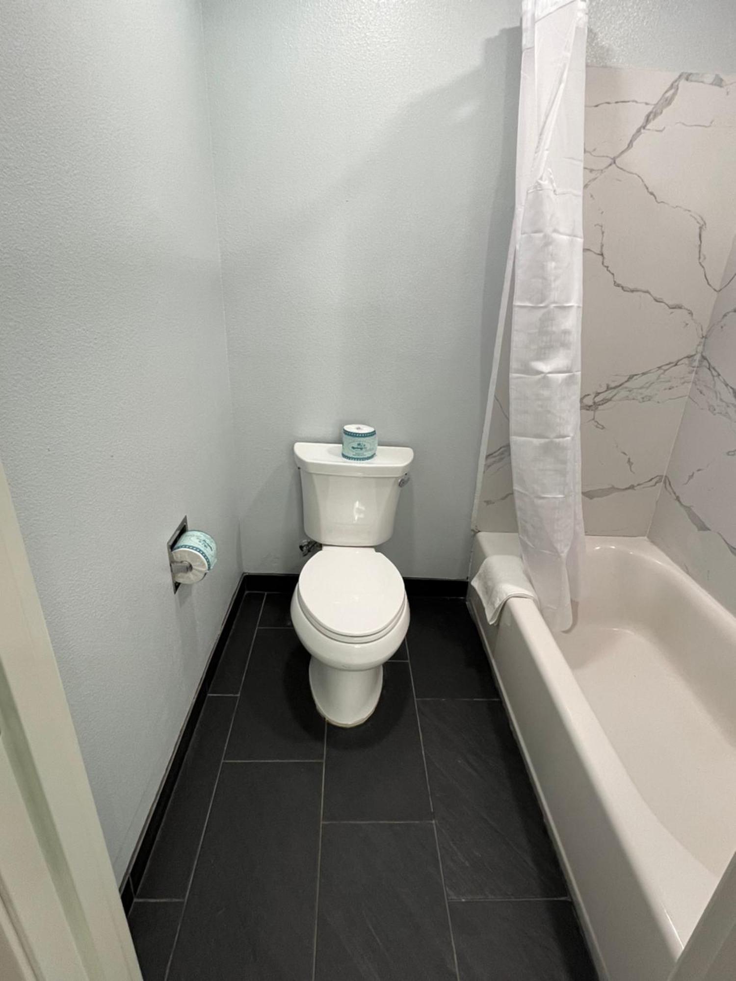 Travelodge By Wyndham Fairplex Motel 2*