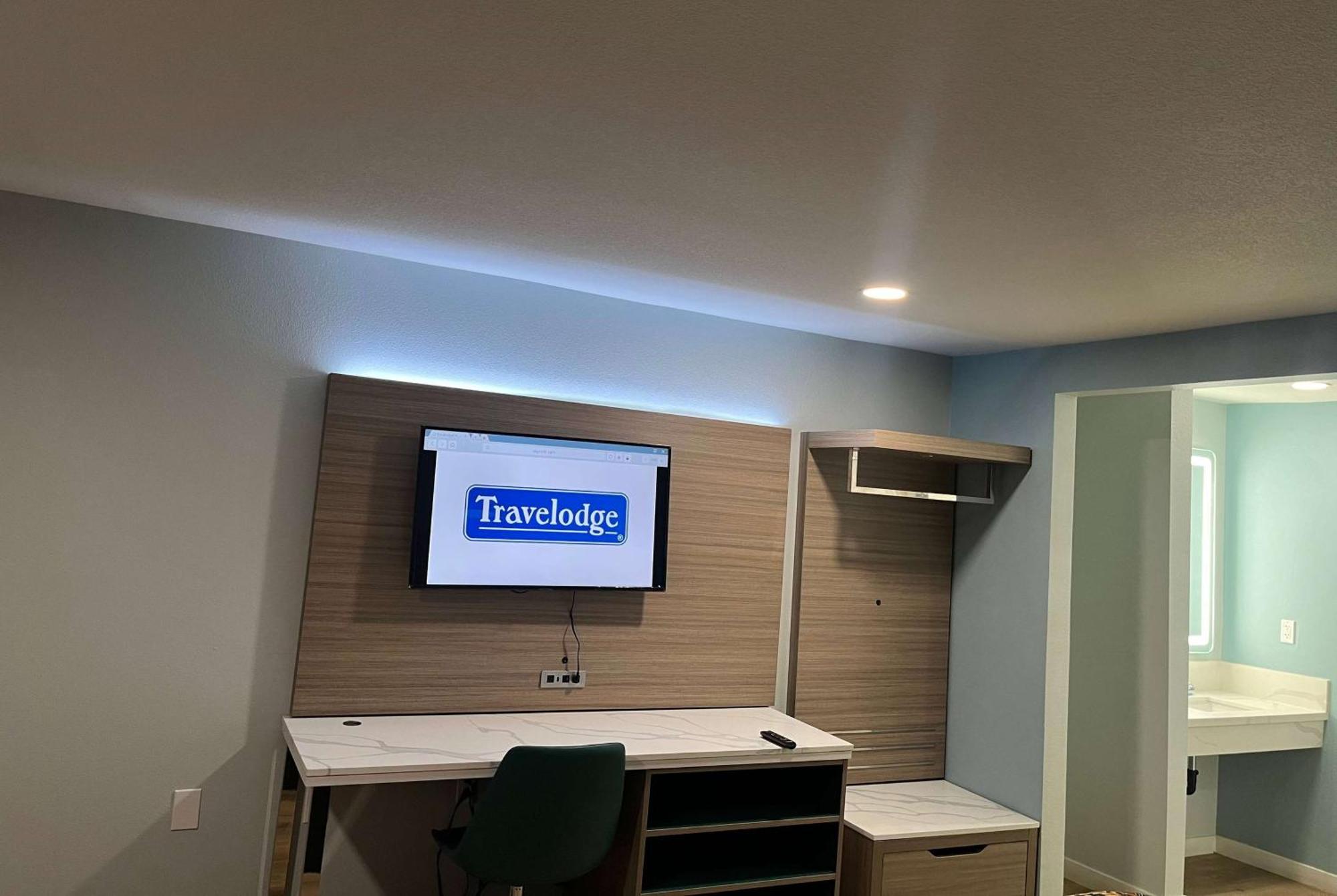 Travelodge By Wyndham Fairplex Motel 2*